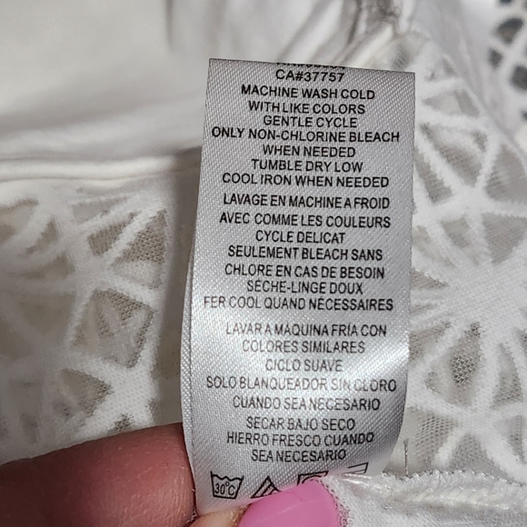 RVCA NWT Lion Eyes White Tank Top from Buckle Size Large Lightweight Beachy - Picture 13 of 16